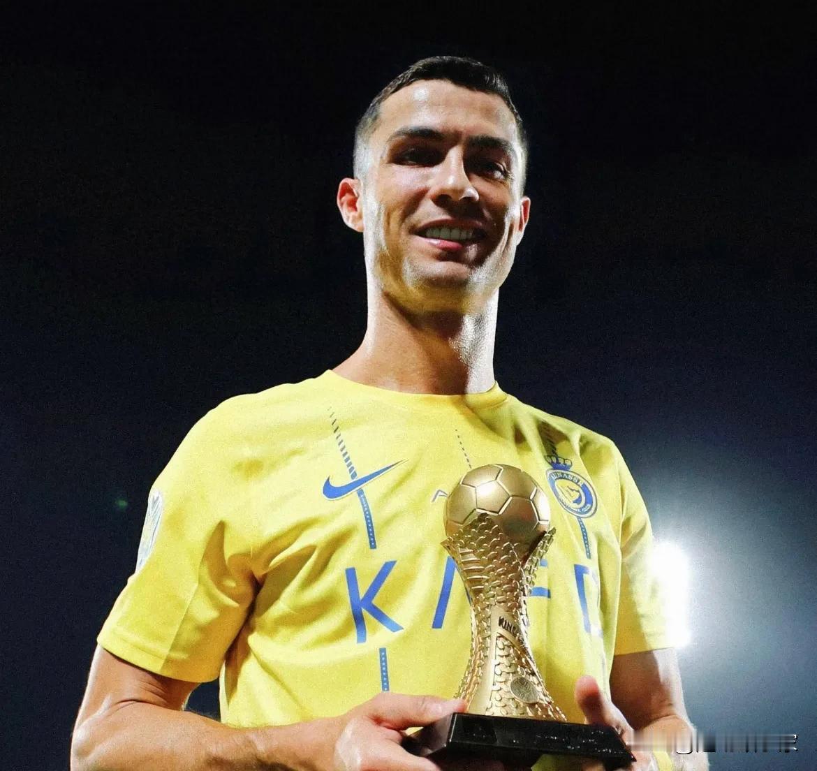 C罗暗示想参加2026年世界杯，这现实吗？

罗哥的挂机踢法，别说2026年世界