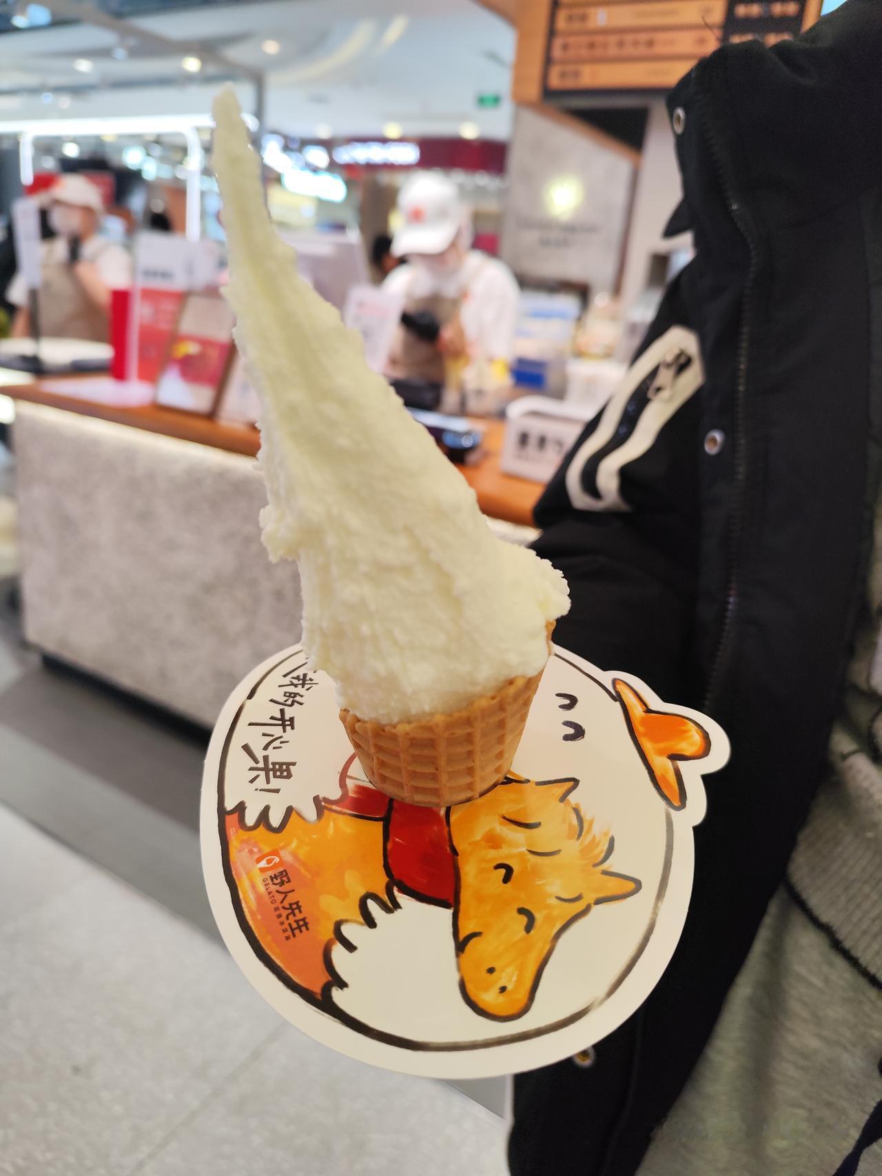 为了满足孩子的愿望，去吃一个现做的冰淇淋，38元一支，真心贵，尝一次就好了
