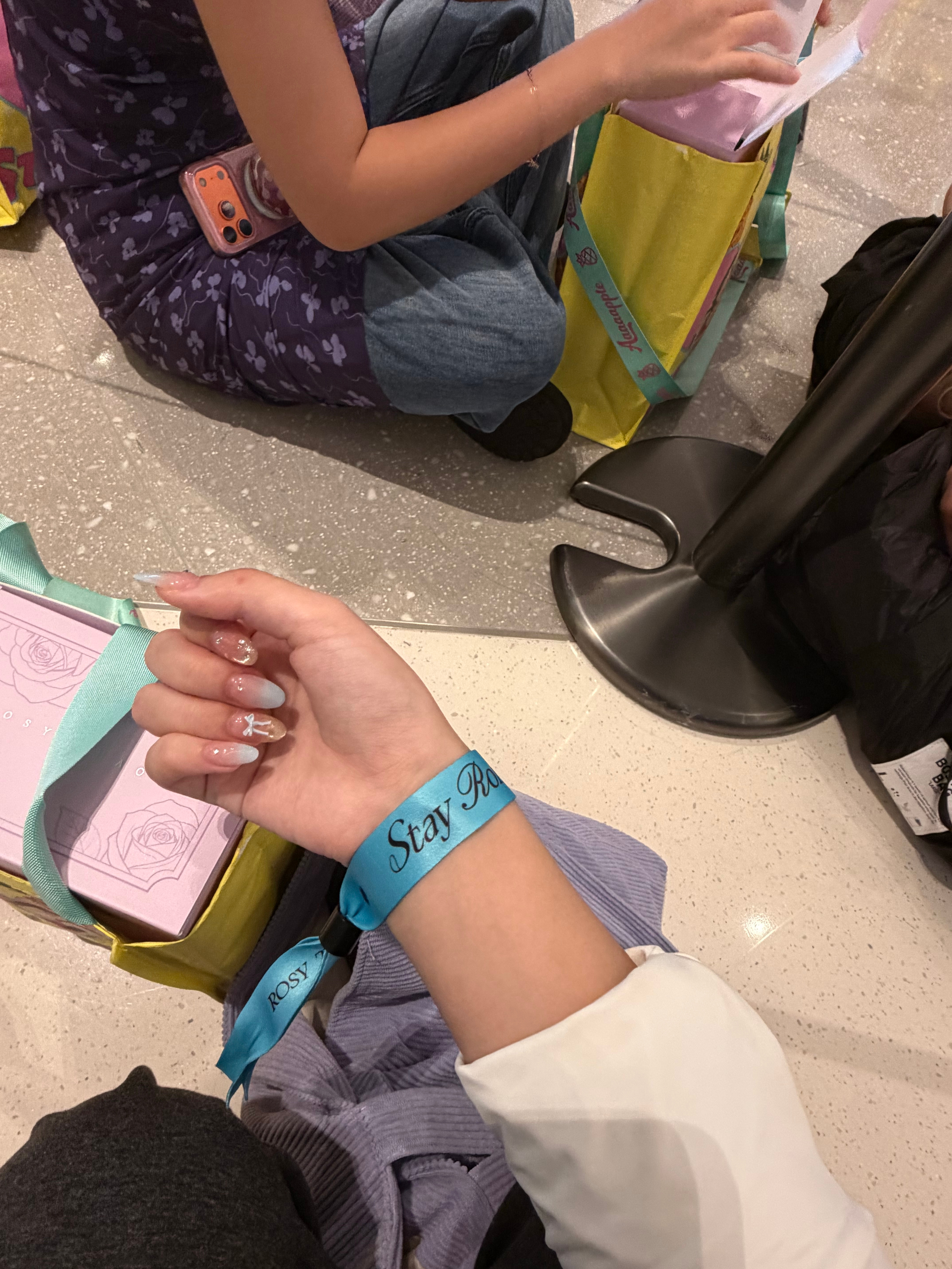 赵露思澳门演唱会 大疆不让带 查的好严 但是还是偷偷带进来了哈哈哈 