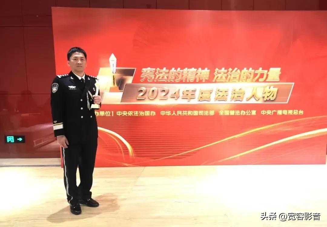 反诈骗先锋陈警官在本年度“法治人物”中获选，泉州市反诈骗中心主任、三级高级警长陈