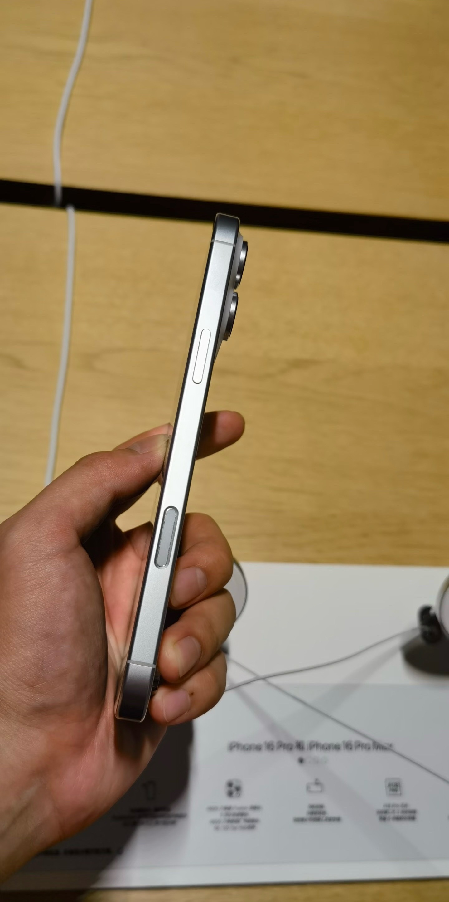 不知道大家怎么看待iPhone的侧边按键这个功能，反正我个人认为可有可无，属于锦