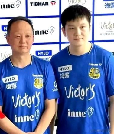 樊振东教练王志 ，在德国执教12年。
王志在中国当过球员当过教练，名声没有国乒教