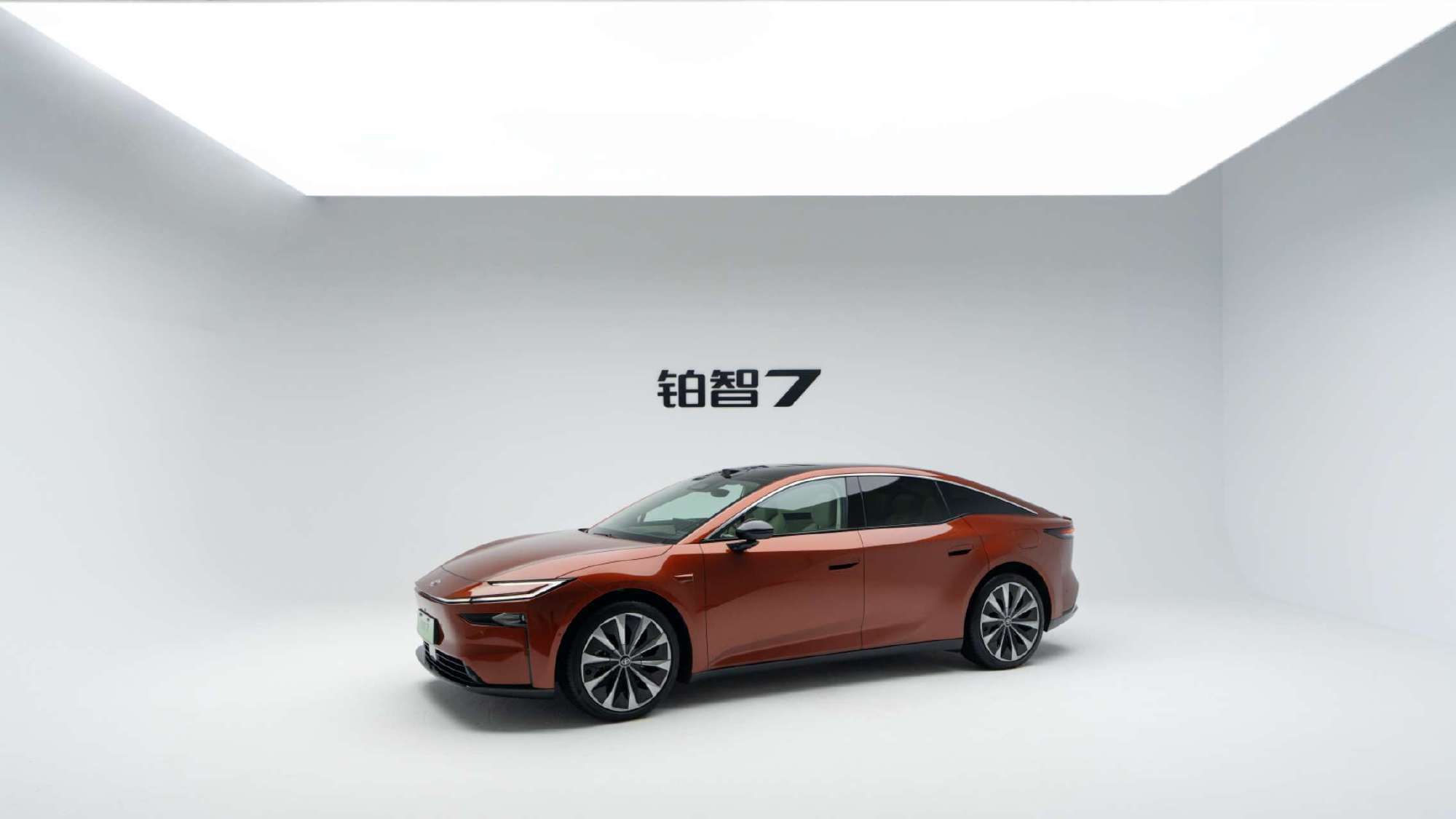 丰田铂智7卖相很不错，尺寸也很大。今年中低端市场竞争会更凶猛。 