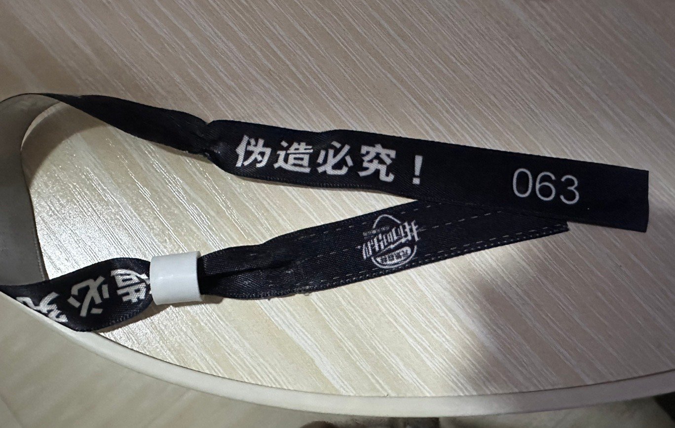 晚上整理东西翻出来这个 这是我距离王俊凯最近的一次呜呜呜[苦涩]我记得中间就隔了