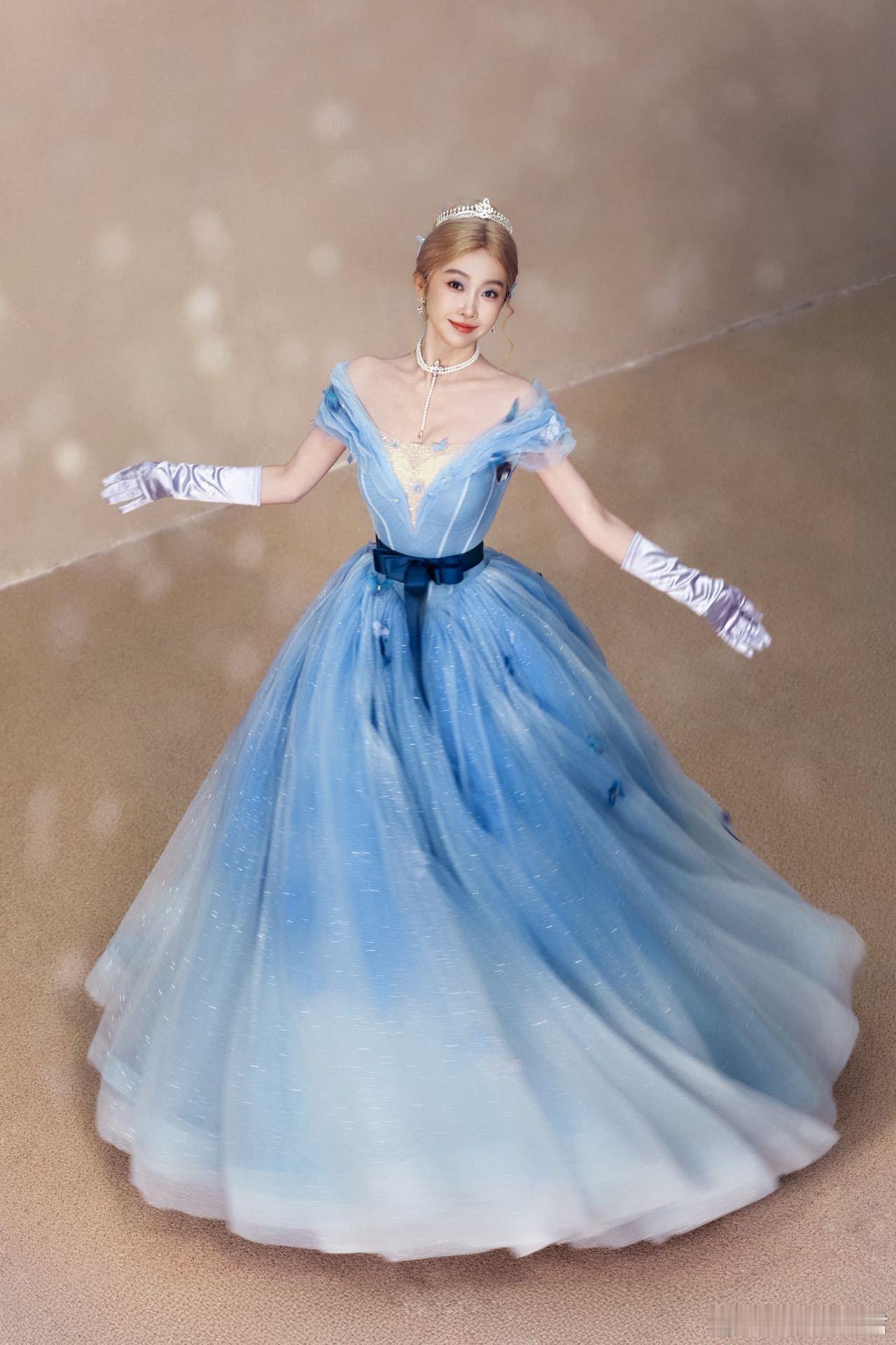 宣璐在逃灰姑娘具像化 此刻的宣璐是行走的童话彩蛋！每个舞步都精准踩在少女心鼓点上