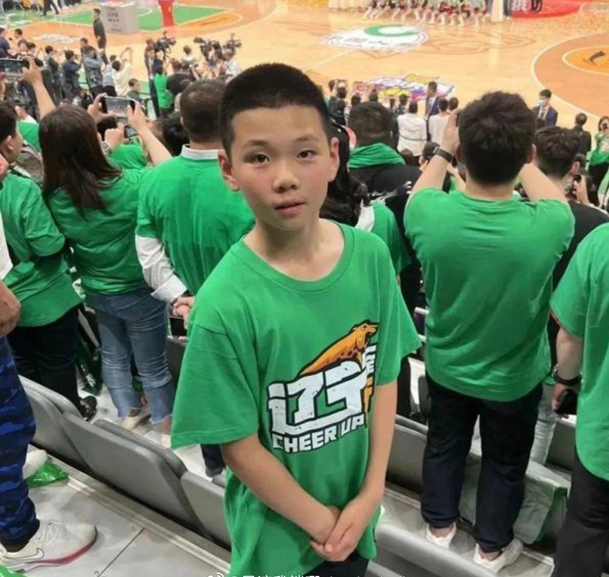 辽宁青训球员柳清瀚在全国U14联赛中表现出色，他场均41.5分4.8篮板2.1助