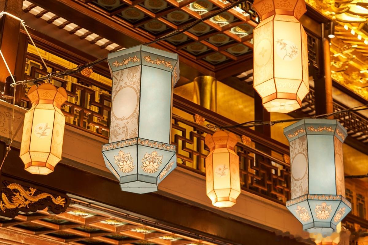 投资人采取优先股以其固定股息收益、优先分配和剩余财产求偿权，降低了投资风险有的优