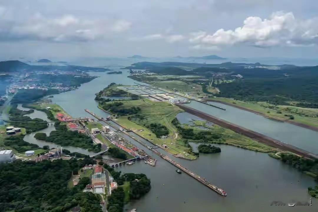 特朗普的“自信”：一边夺港一边求买油…
1月29日，巴拿马最高法院裁定长和集团运