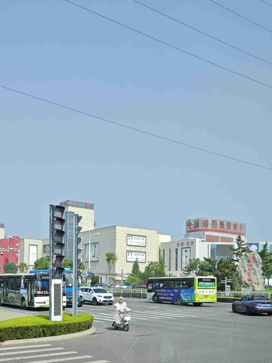早起的第一件事，先是查看了一下天气，岛城的气温17～26°C，“JM”这么的气温