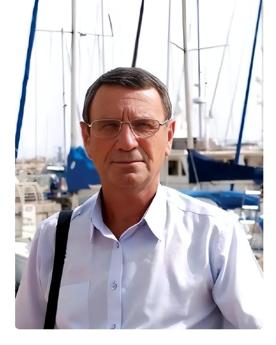 当年瓦良格号远渡重洋来到中国，有个满头白发的外国老头也跟着来了，他就是苏联航母总