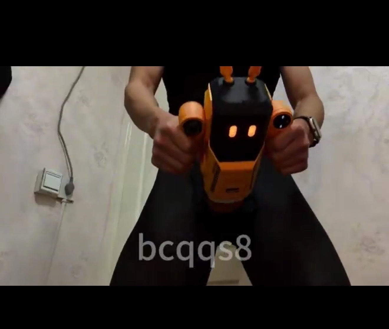 看视频看到一个杯子外形是电玩小子哈哈哈哈哈😂对着这个能🦌出来吗 不觉得搞笑吗