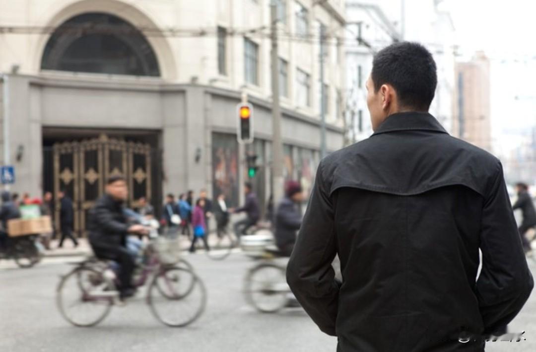 ·
你有没有感觉，
现在的钱越来
越难挣？

说真的，以前也不是多容易，但总觉得