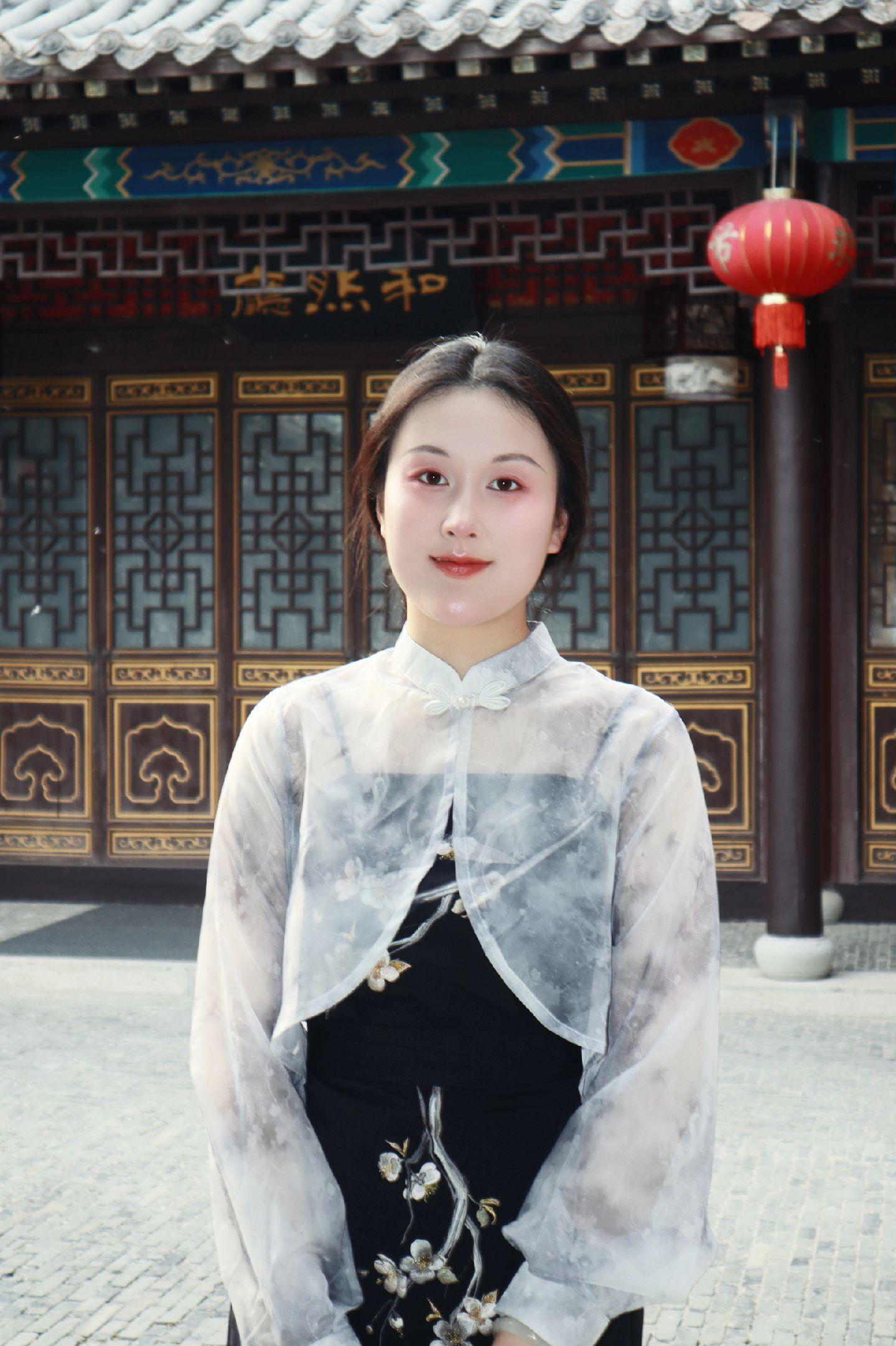 与其说时尚是一个轮回。不如说真正的美永不过时