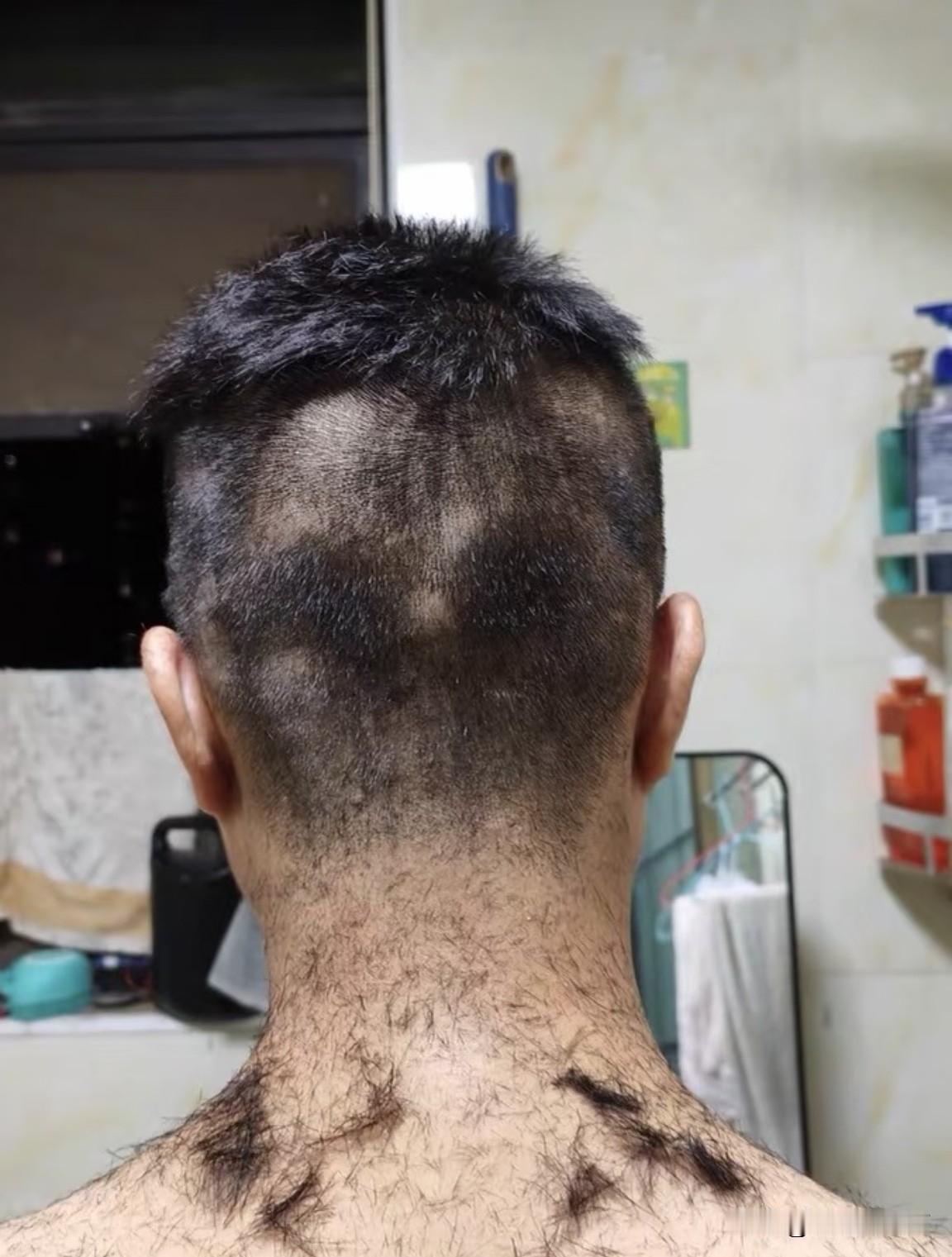 为了省那三十块钱的理发钱，买了把推子以后每个月帮忙给老公理发！感觉自己手艺还行吧