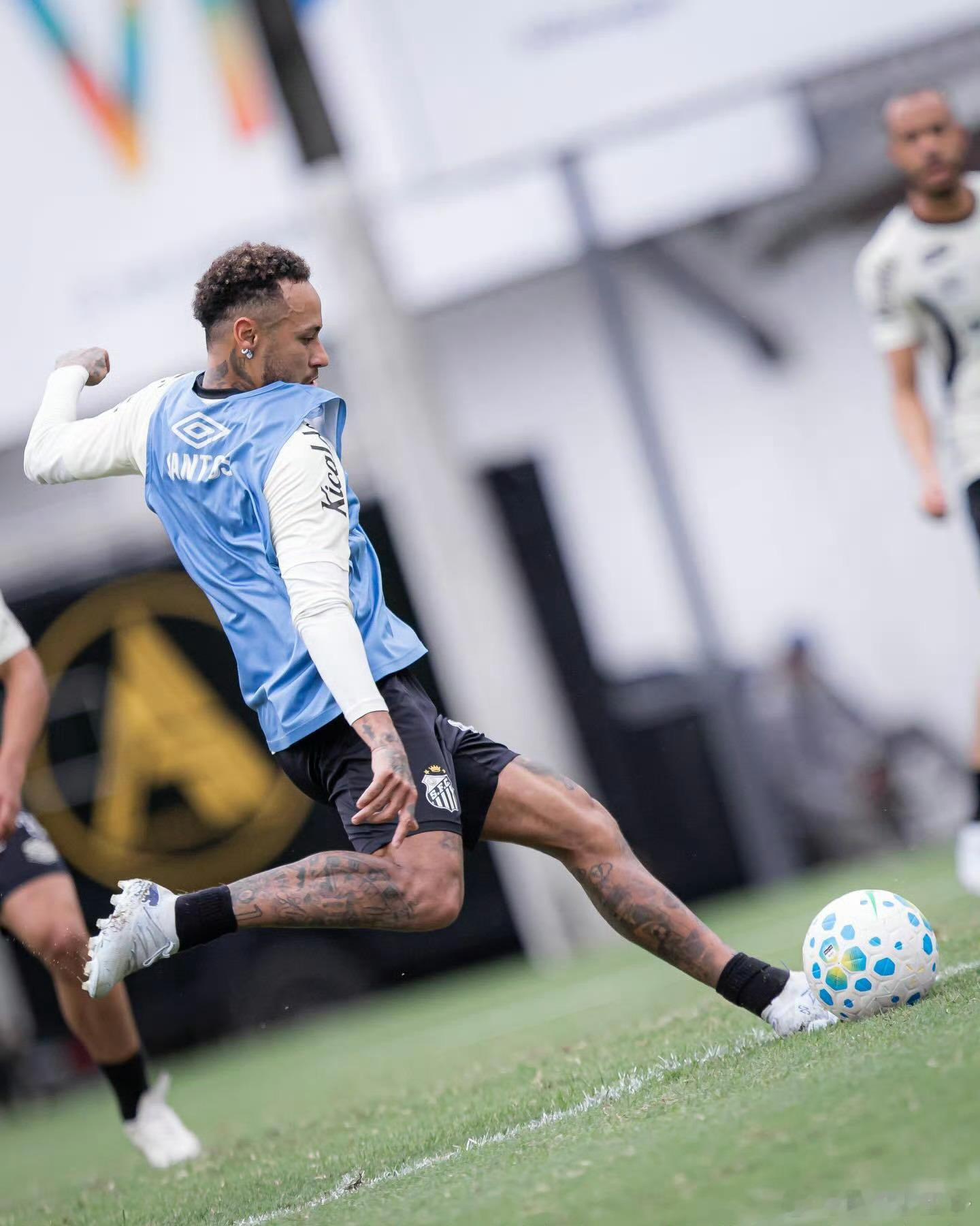 内马尔内马尔 这张值得单发一下…内马一人撑起足球⚽️之美！ 