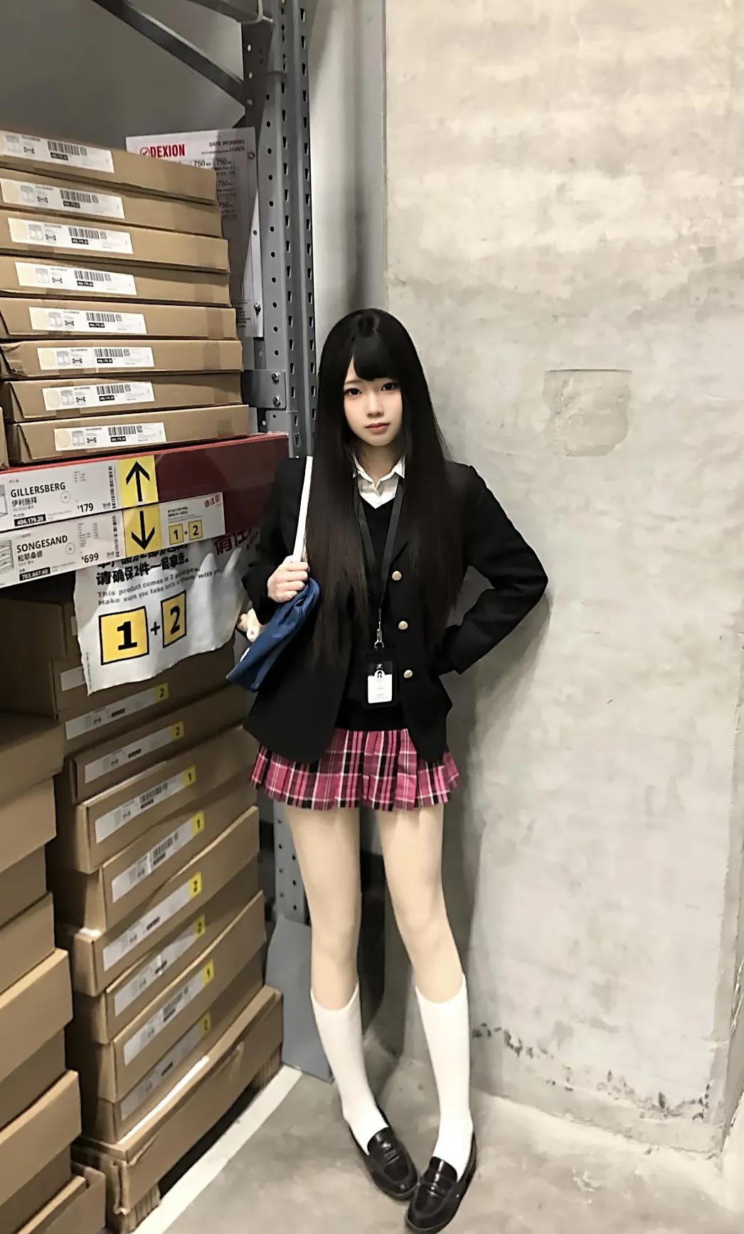 兰陵王女生玩家注意别上头，兰陵王这个英雄前期强势，中后期乏力，女生玩兰陵王前期有