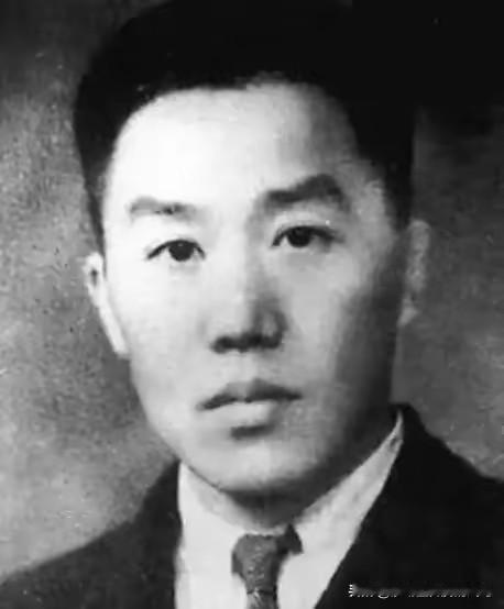 智斗敌营的“软骨头”英雄——罗南辉
罗南辉成功摆脱敌人魔爪后，迅速投入到新的战斗