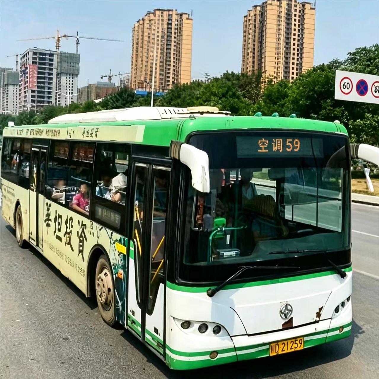 对我来说，它不只是公交车，运营了几十年尽管现在已经停运了，也载着几代人双城生活的