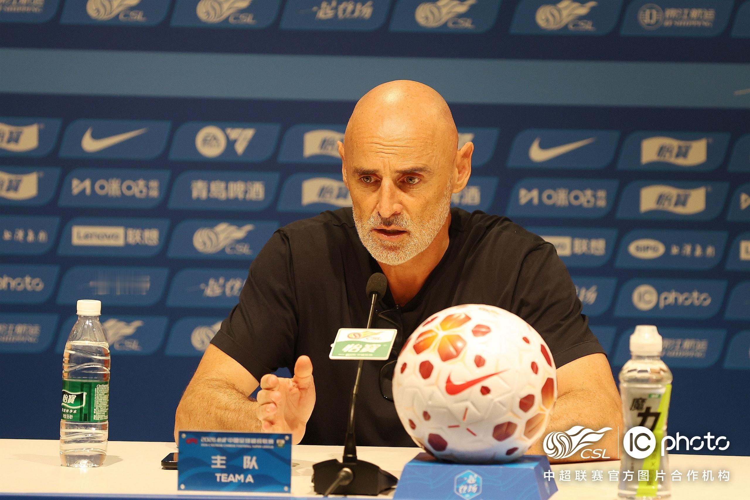 上海海港2比1青岛海牛 赛后新闻发布会，主教练穆斯卡特对比赛进行总结：“今天的胜