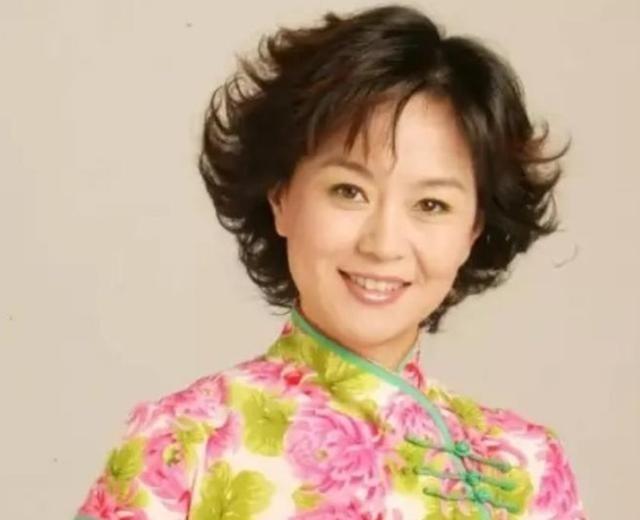 1999年，鞠萍向丈夫提出了离婚，丈夫却提出孩子和钱只能带走一样。鞠萍一听就知道