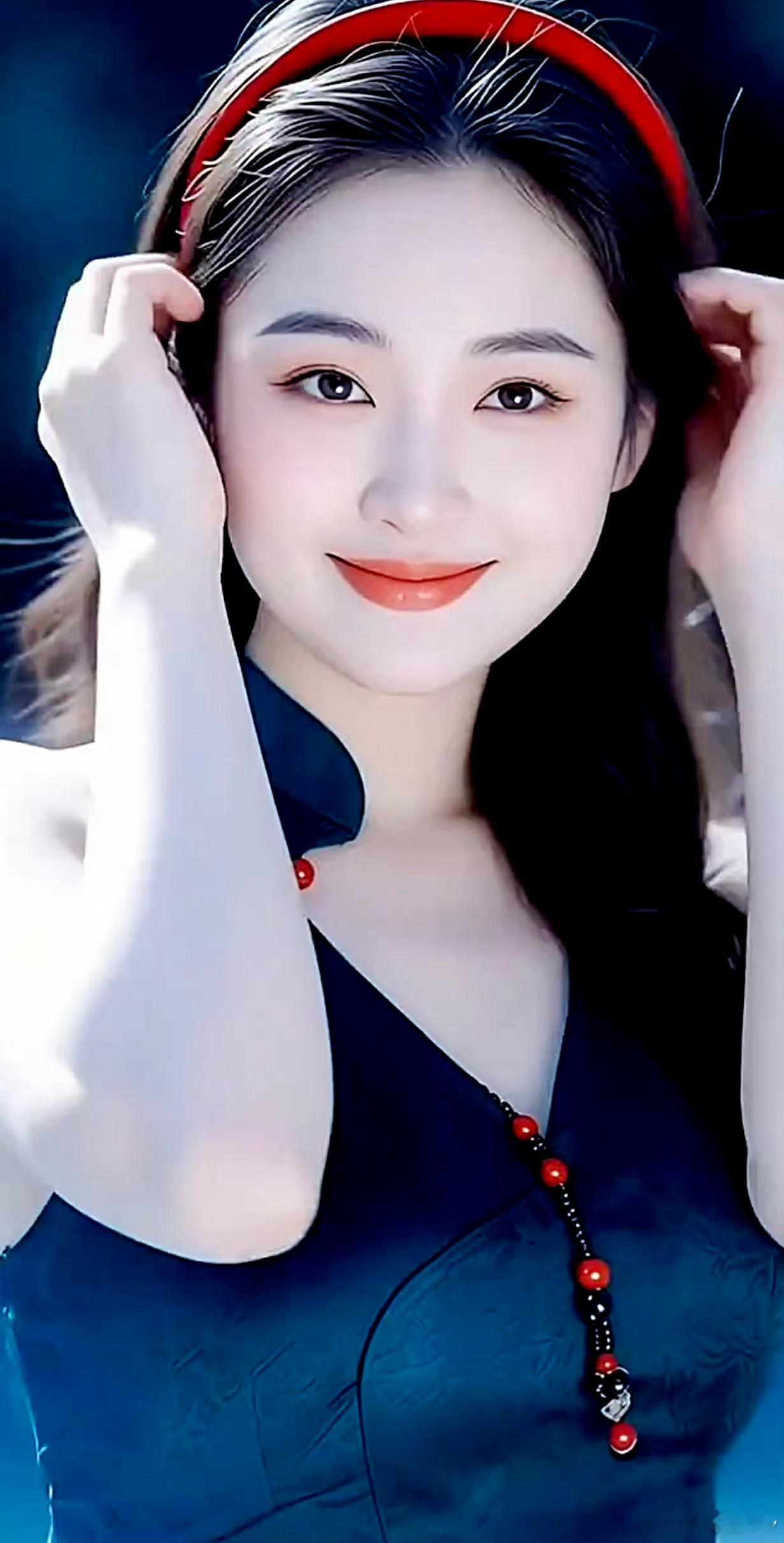 宽容力之赋·默斋主人原创文言抒情赋昔有幽兰，承清露以自华。偶有行客，莽履相侵，芳