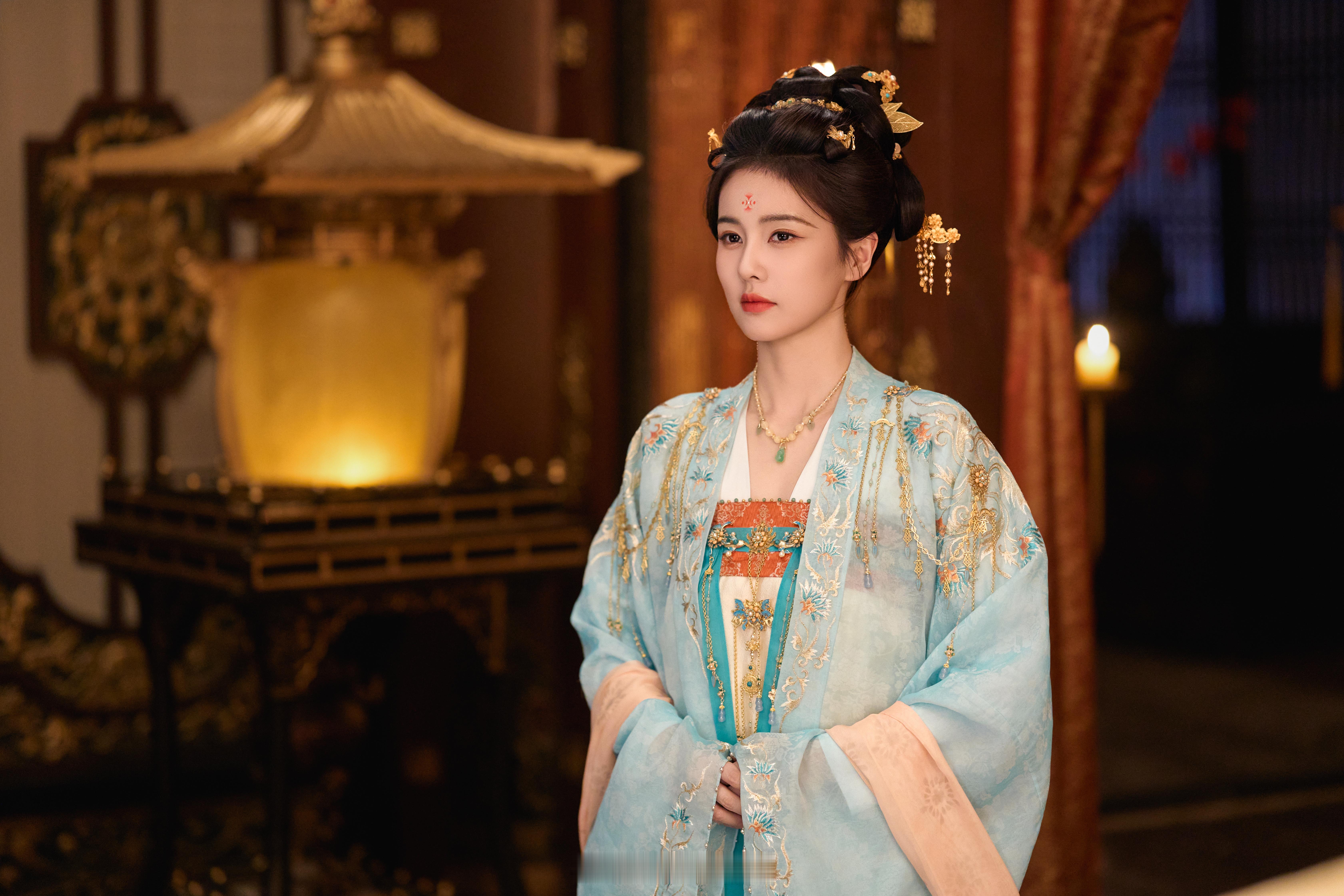 白鹿个人微博7日新增粉丝262w+！唐宫奇案之青雾风鸣有效播剧呀！🔥PS:演古