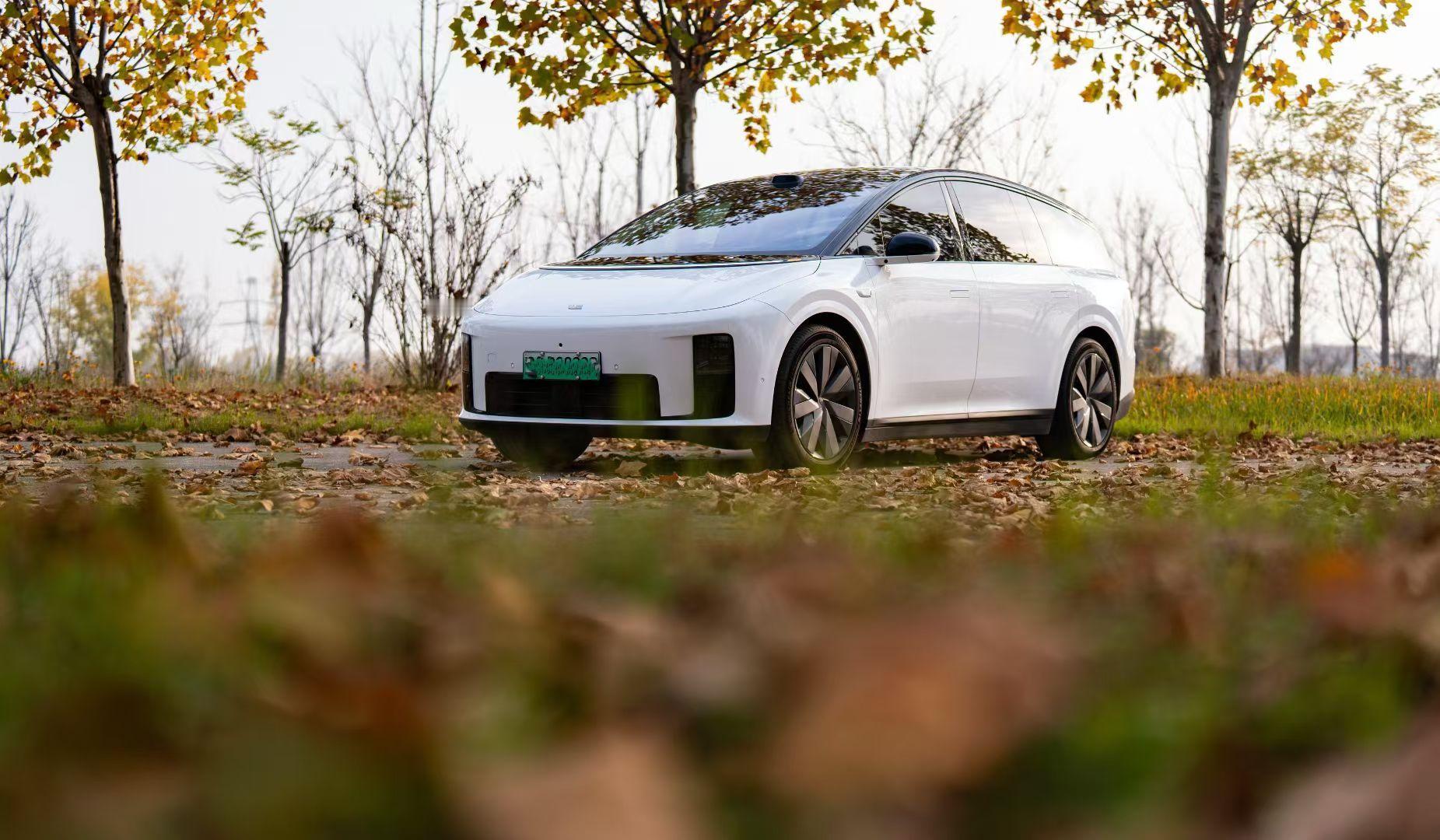 作为理想i6车主，最近真的很喜欢理想 i8，越想越心水。克制的尺寸，好开好停二排