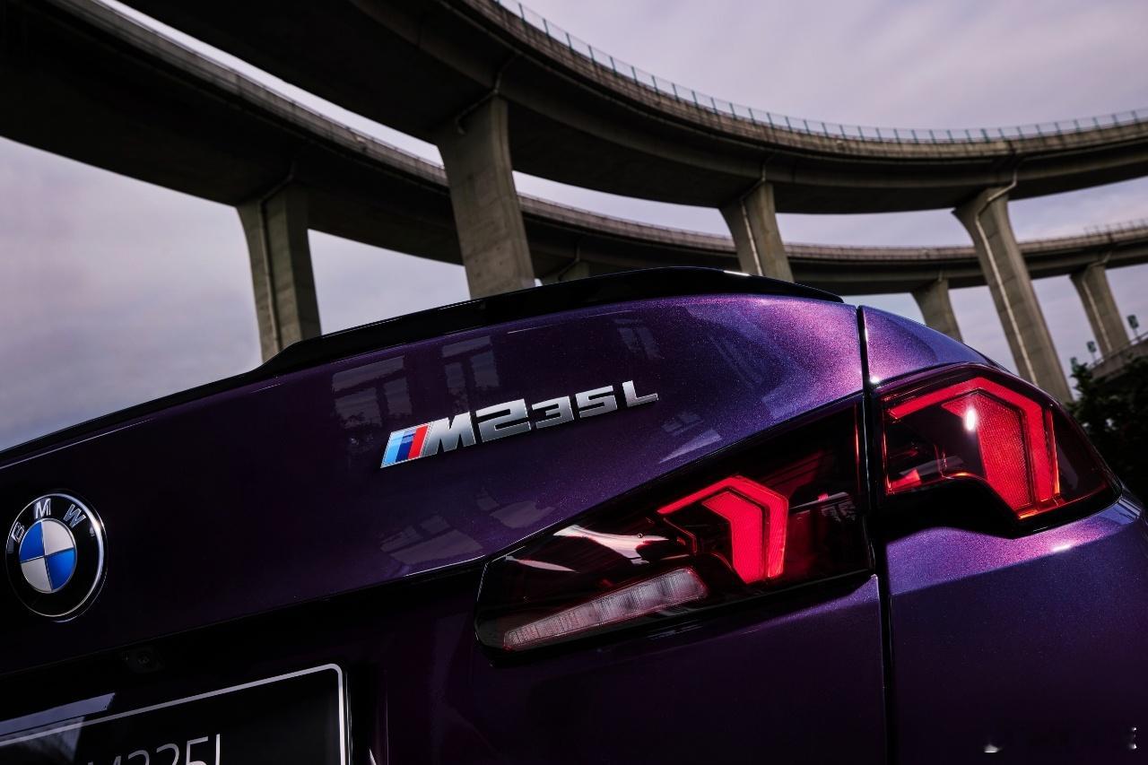 智能驾趣 这很宝马  广州车展全新BMW M235L四门轿跑车帅气登场，无框车门