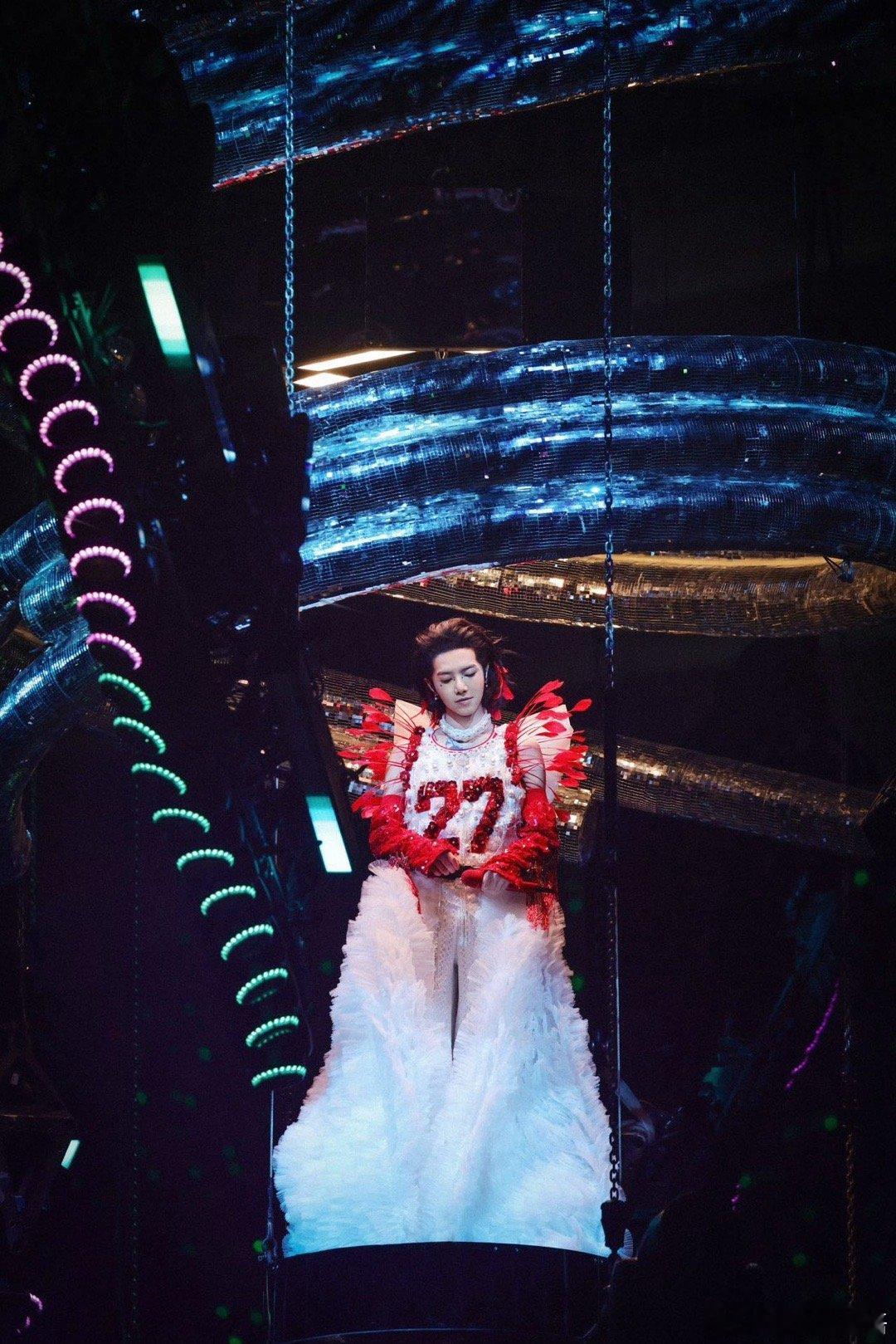 华晨宇苏州演唱会上座率 浪漫七夕，火星演唱会苏州站全场爆满！再一次用舞台实力和满