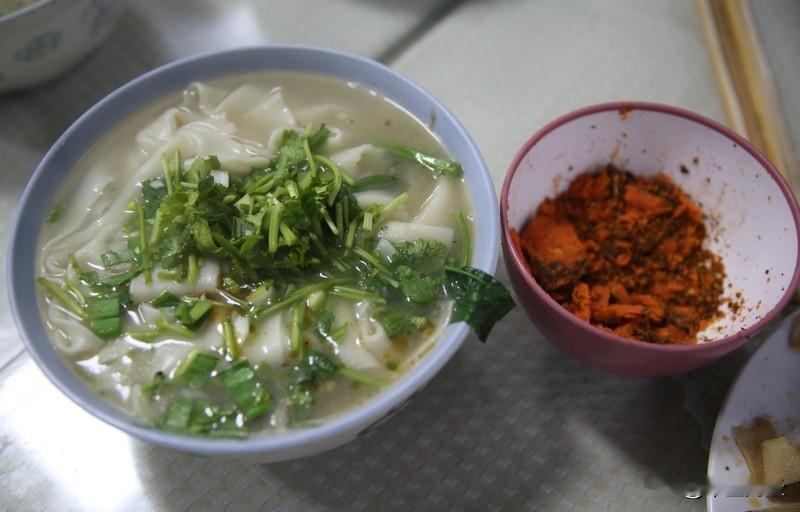 家乡美食承载儿时记忆，熟悉味道让人难以忘怀。郑州有一个美食品种叫烩面，从全国的对