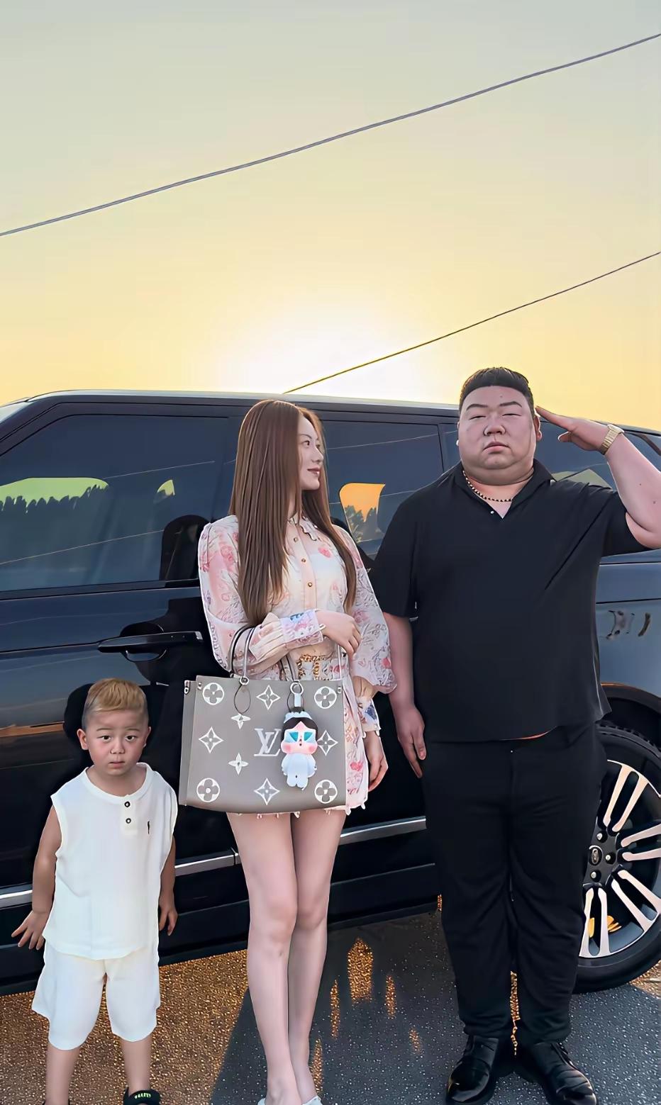 这个家更应该关注的是这个小朋友，夫妻两个没有人在关注孩子，老公意气风发的作秀，老