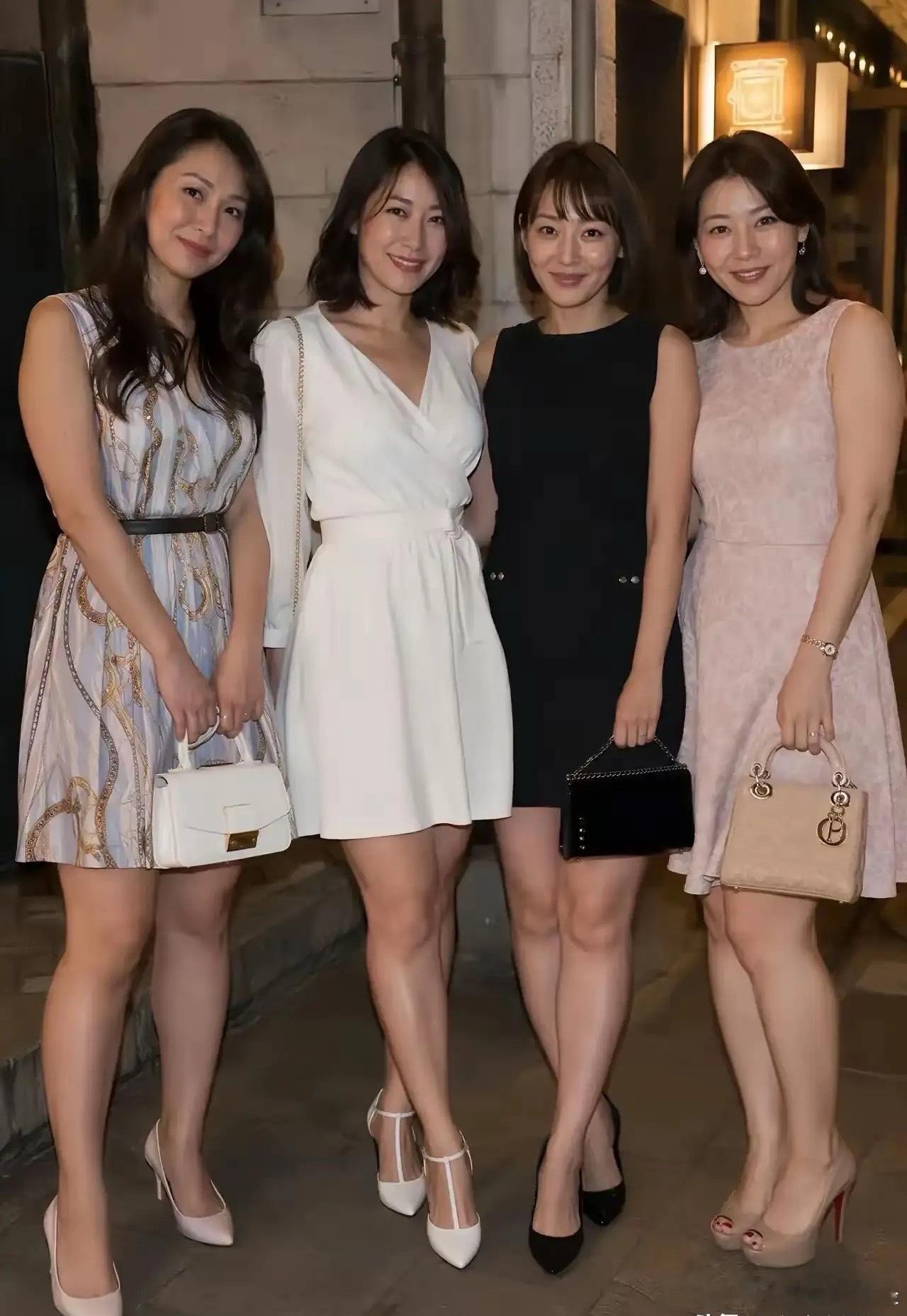 四人中，有一个是老师，一个是记者，你能看出来吗？ 