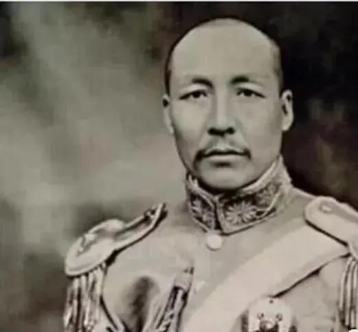 1935年11月13日，“智圆”居士正在居士林念经，突感心内一阵悸动，一抬头，一