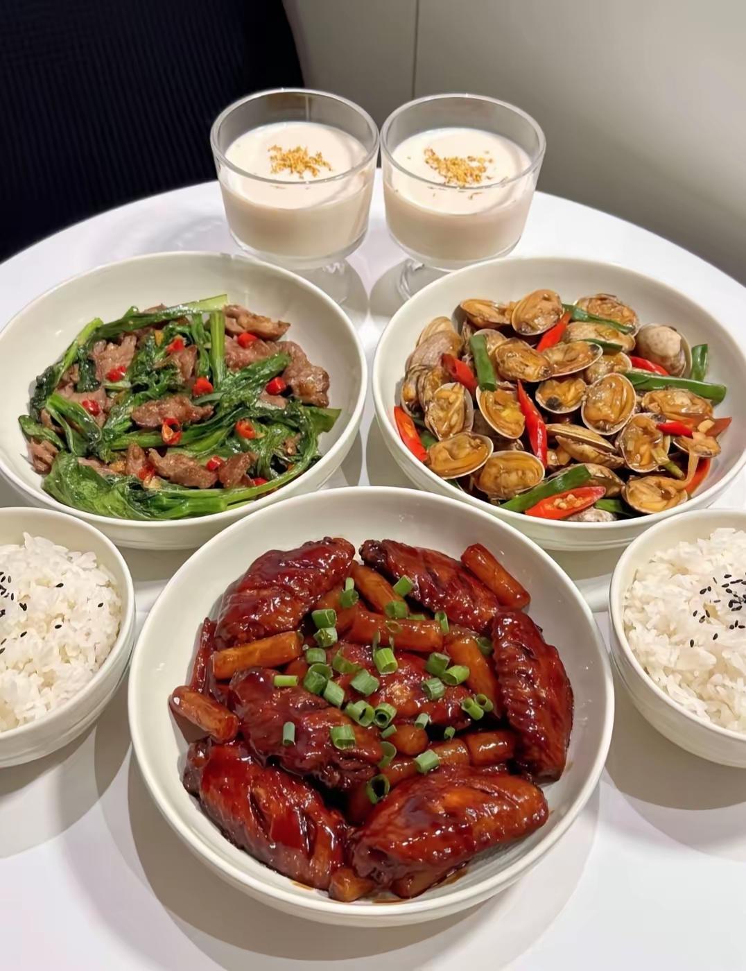 公公特别生妯娌的气，
老公弟弟去世后，
每个忌日，清明节，周年，三七，五七从来不
