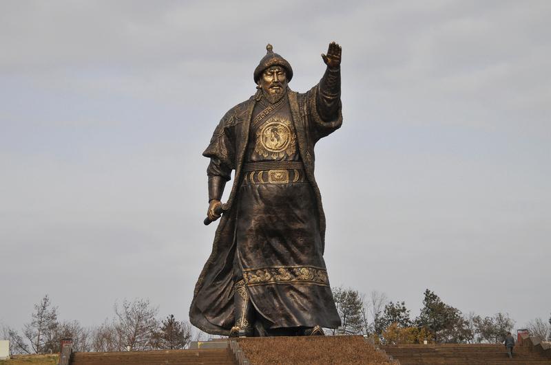 成吉思汗那可是个超猛的人物！他率领的蒙古铁骑一路狂飙，最远打到了欧洲的多瑙河流域