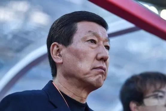 山东泰山大动作一个接一个，下赛季将彻底进入崔康熙时代。
  费莱尼、莫伊塞斯两位