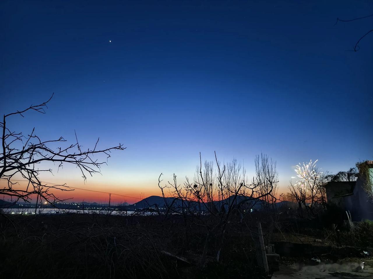 临沂的今天有往年冬天那种冷彻心扉的感觉了，骑电车刚走到凤凰大街的时候，一阵刺骨的