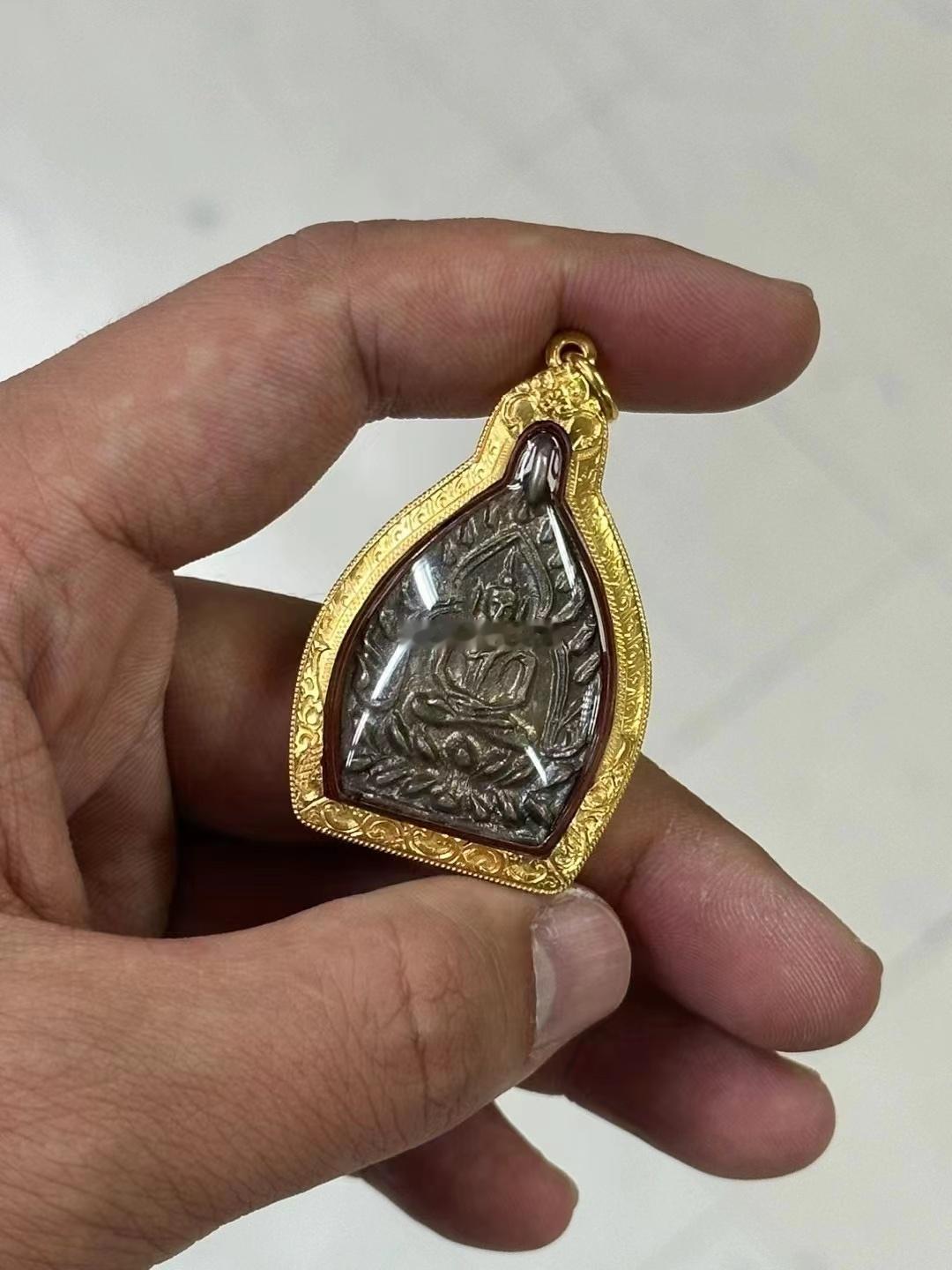 瓦岗邦娇龙婆遮2555年第三期纯银周索，双符印。 