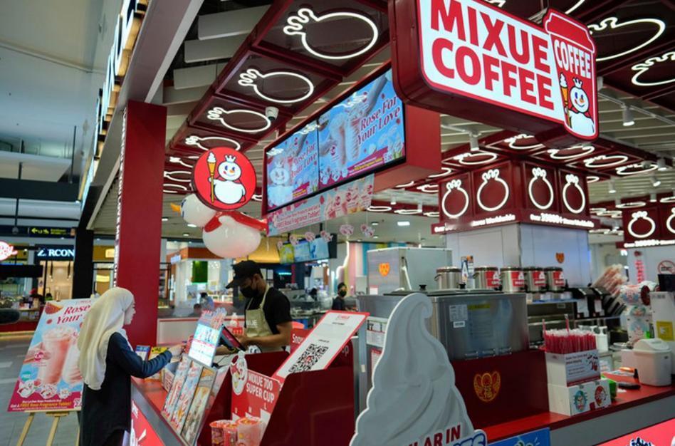 中国茶饮军团席卷美国！蜜雪冰城、霸王茶姬等巨头集体出海
 
路透社12月18日报