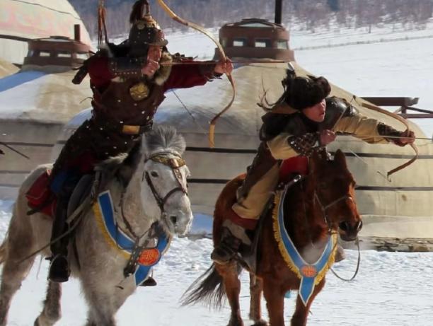 欧洲白人更加高大强壮，为什么冷兵器时代打不过黄种人？因为真相是，白人的强壮能打是