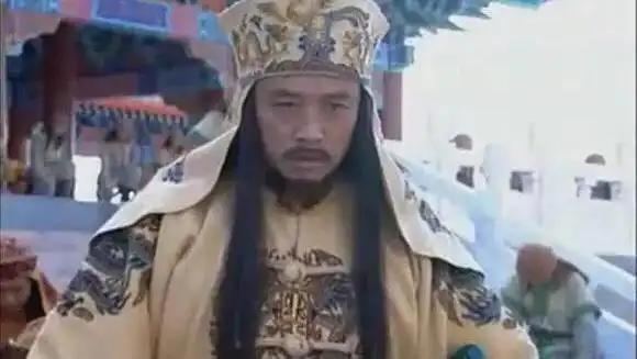 太平天国的重要领袖中，杨秀清出身最贫寒，却掌握着最高的军事指挥权。
可史料明明白