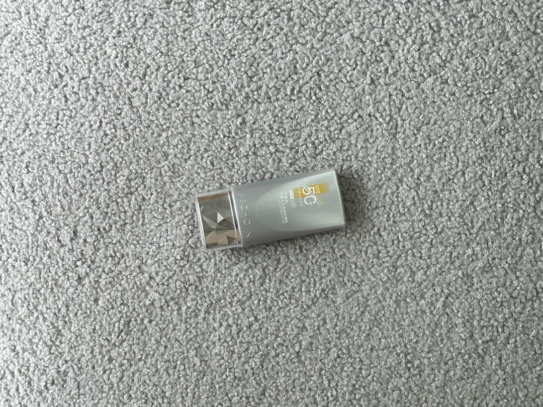 随手买的，让底妆漂亮一万倍….