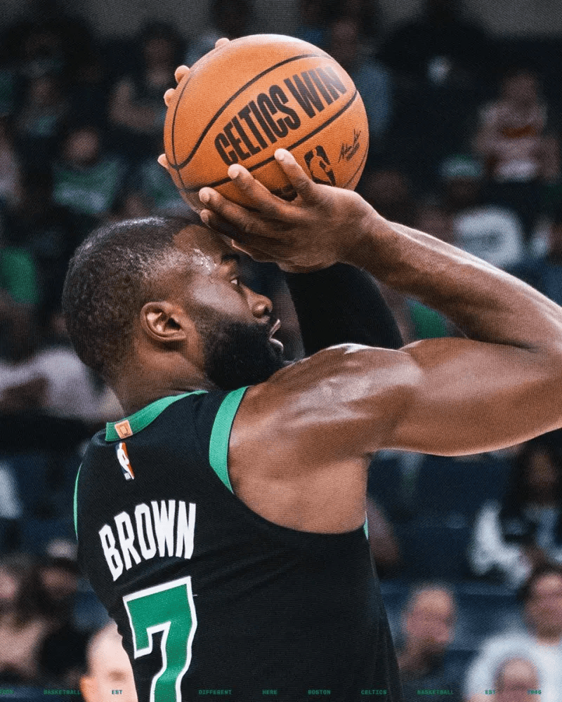 杰伦-布朗第32次砍下30+，位列本赛季东部球员30+次数第一