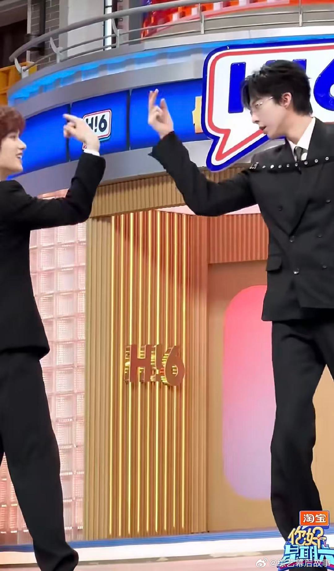 刘宇宁丁程鑫好权威的双人舞被刘宇宁丁程鑫黑西双人舞硬控 刘宇宁控场稳重有范儿，丁