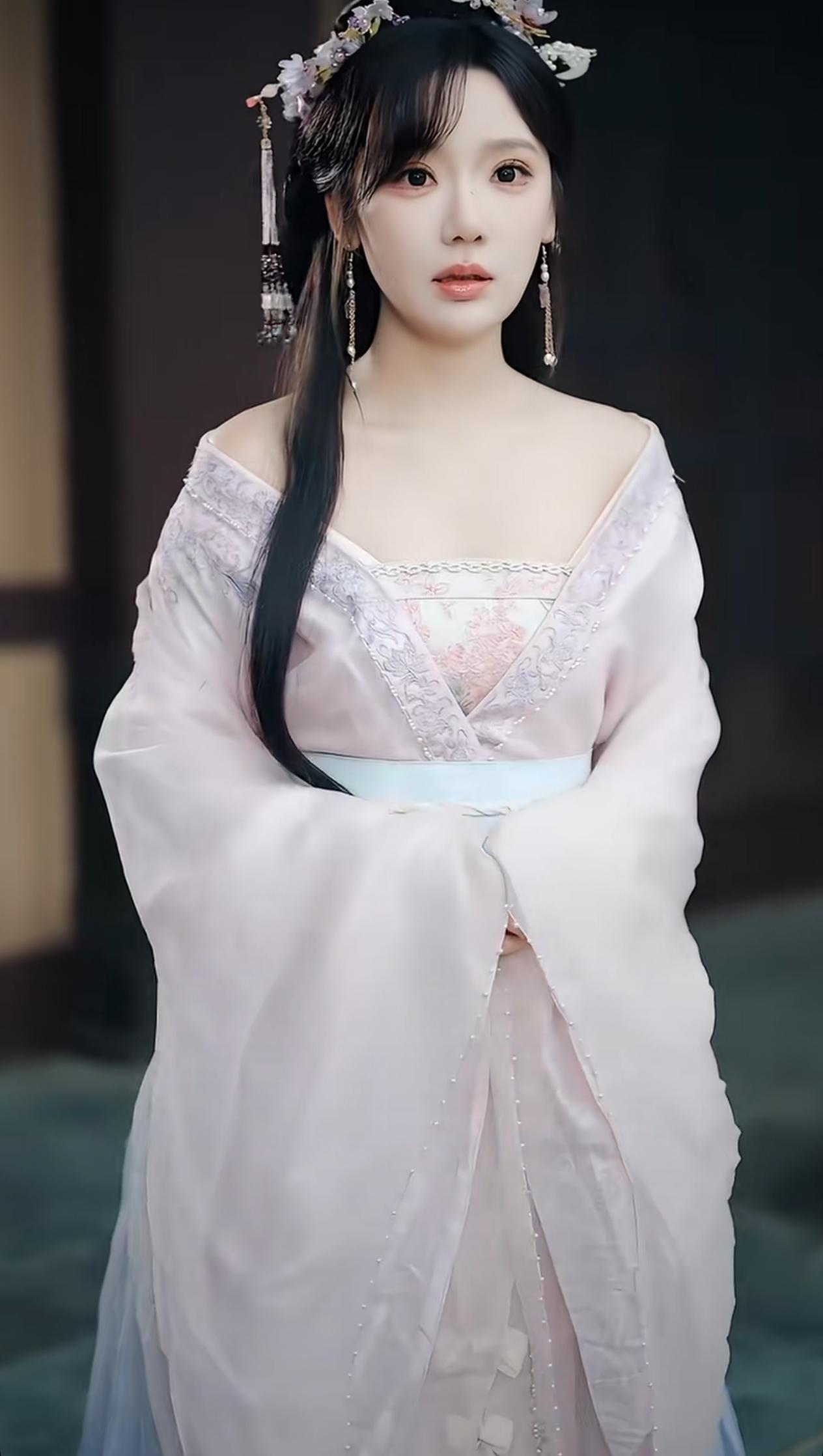 红果演员，常文景，165CM。
穿搭古装的她，是不是好美？