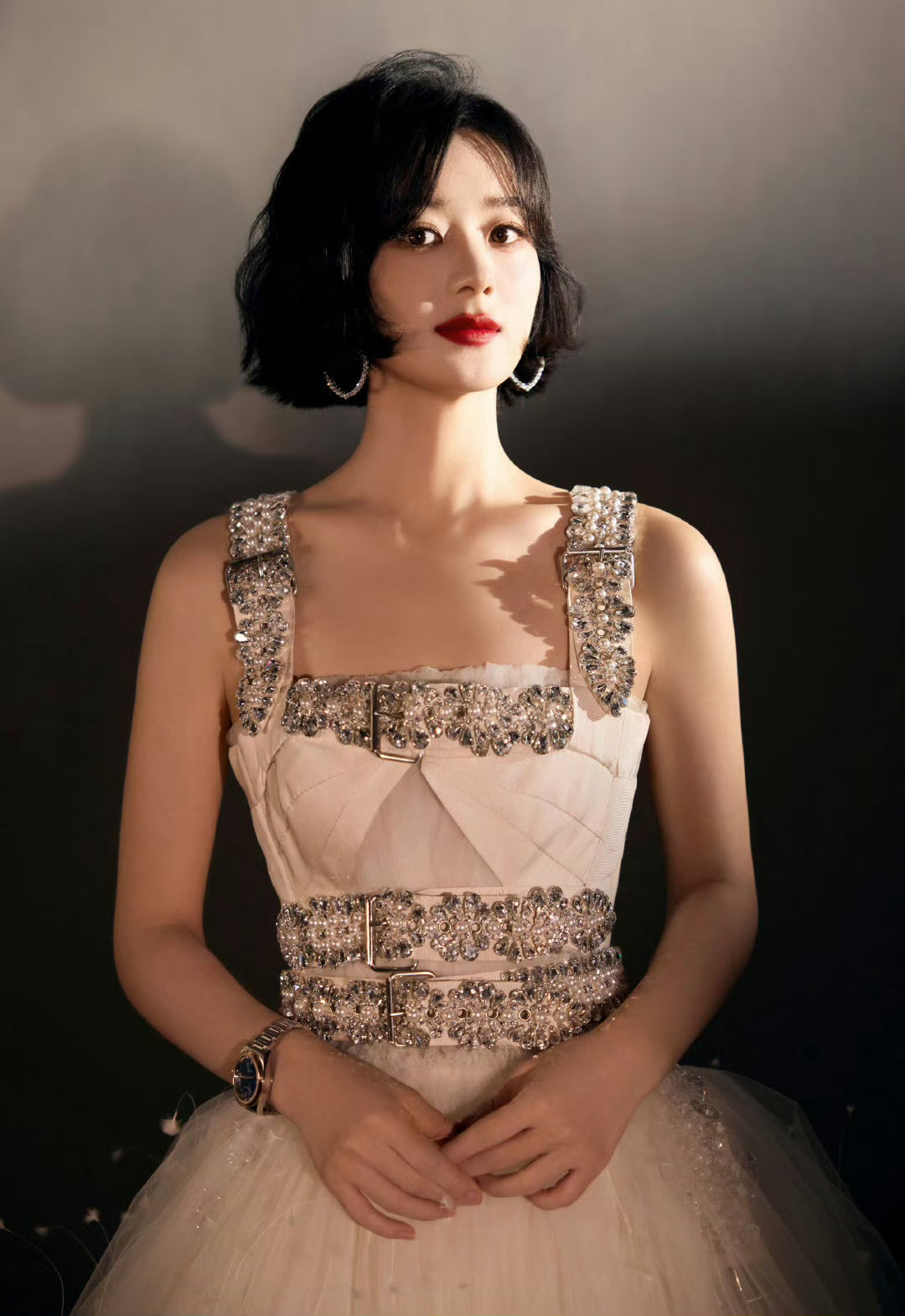 #赵丽颖二封金鹰视后# 就这个丽颖粉爽[耶][酷]二封金鹰视后，今年还拿了飞天视