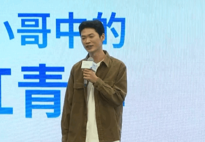 外卖小哥为深漂青年无偿提供落脚点 葛较瘦从外卖起步逆袭，自媒体之路成就非凡。他心