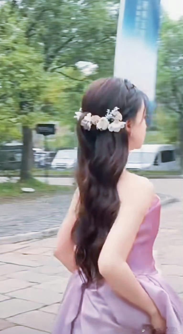 #吴谨言线下活动##吴谨言[超话]#好漂亮的美女！真的像童话世界里来的仙子，人比