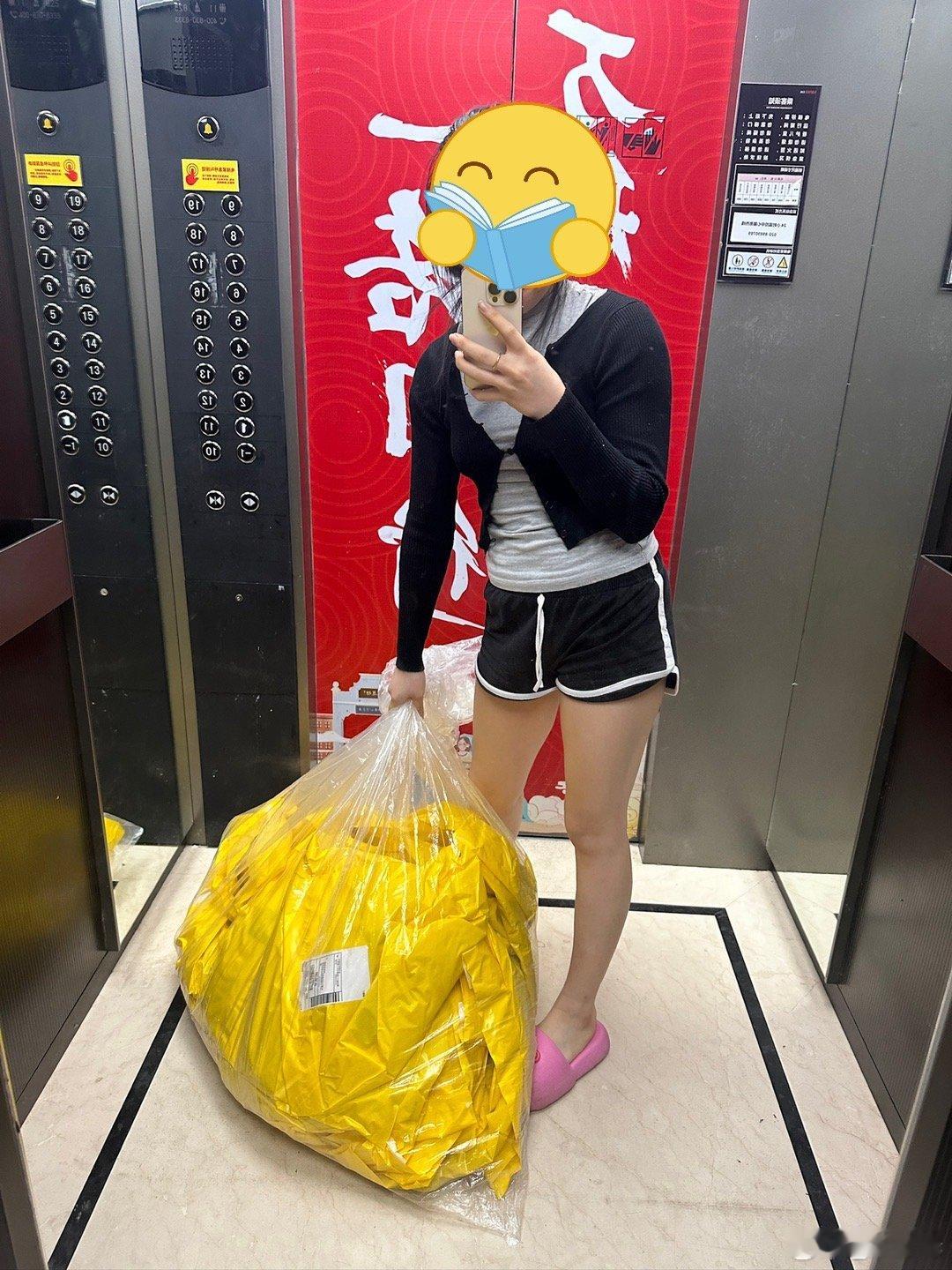想给自己放假。明天想画画，去做头发看电影。但明天我要发货[允悲]我今天自己打包到