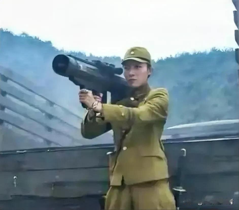 从手撕鬼子到手榴弹炸飞机，从暴雨梨花针到隔空打人，各种各样的雷人情节不断刷新着观